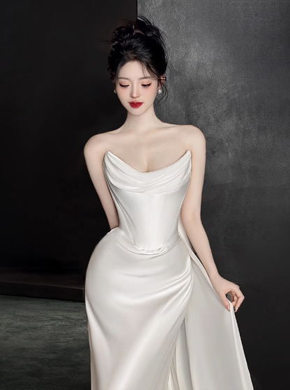 Romantisches Brautkleid Meerjungfrau trägerloses Satin weiße Brautkleider minimalistische Brautkleider DP1668