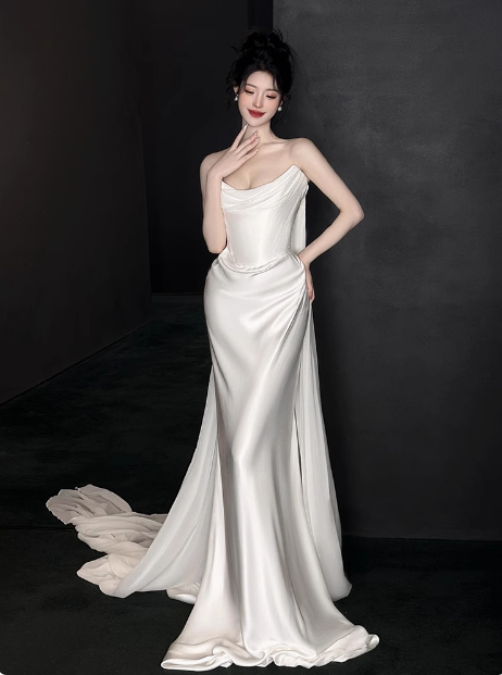 Romantisches Brautkleid Meerjungfrau trägerloses Satin weiße Brautkleider minimalistische Brautkleider DP1668