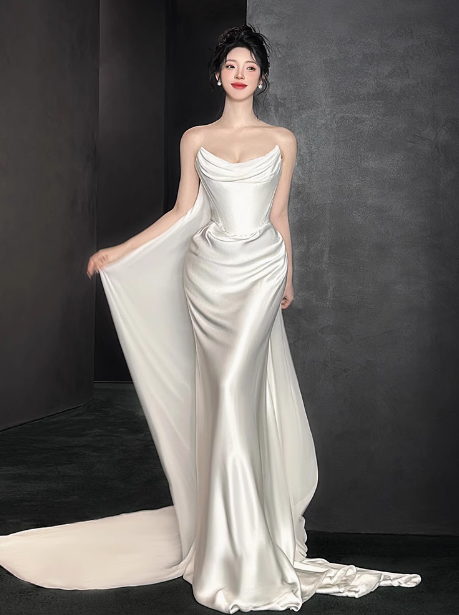 Romantisches Brautkleid Meerjungfrau trägerloses Satin weiße Brautkleider minimalistische Brautkleider DP1668