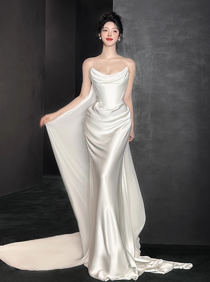 Romantisches Brautkleid Meerjungfrau trägerloses Satin weiße Brautkleider minimalistische Brautkleider DP1668