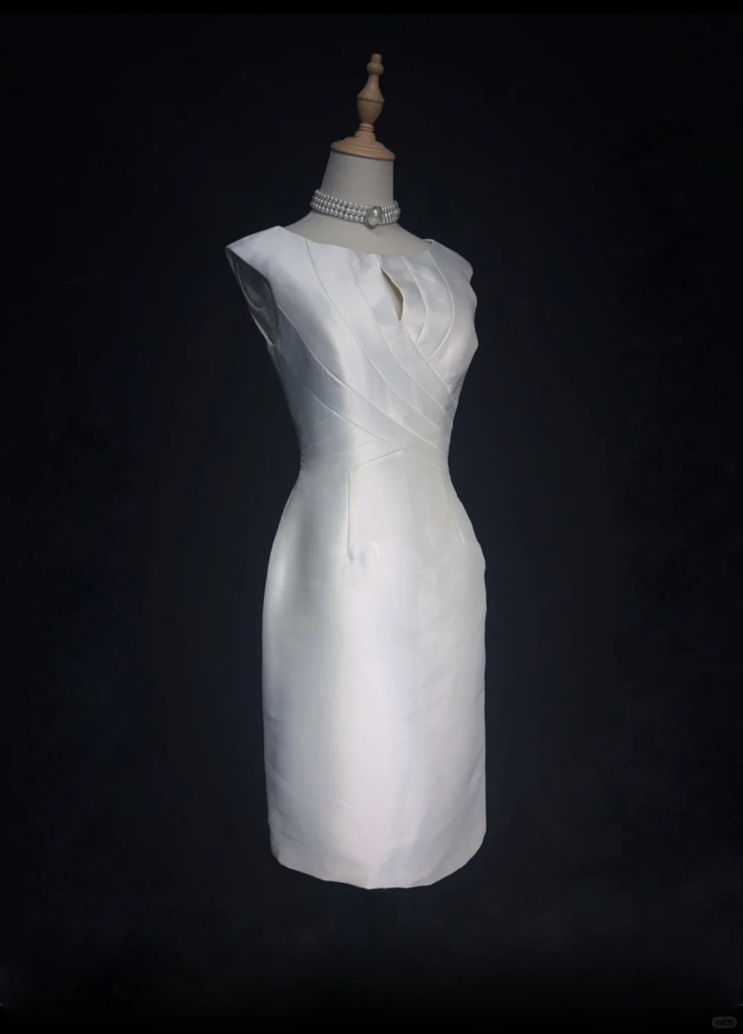 Classic Bridal Gown Sheath Short Satin White Wedding Dresses Minimalist Bridal Gowns DP1692