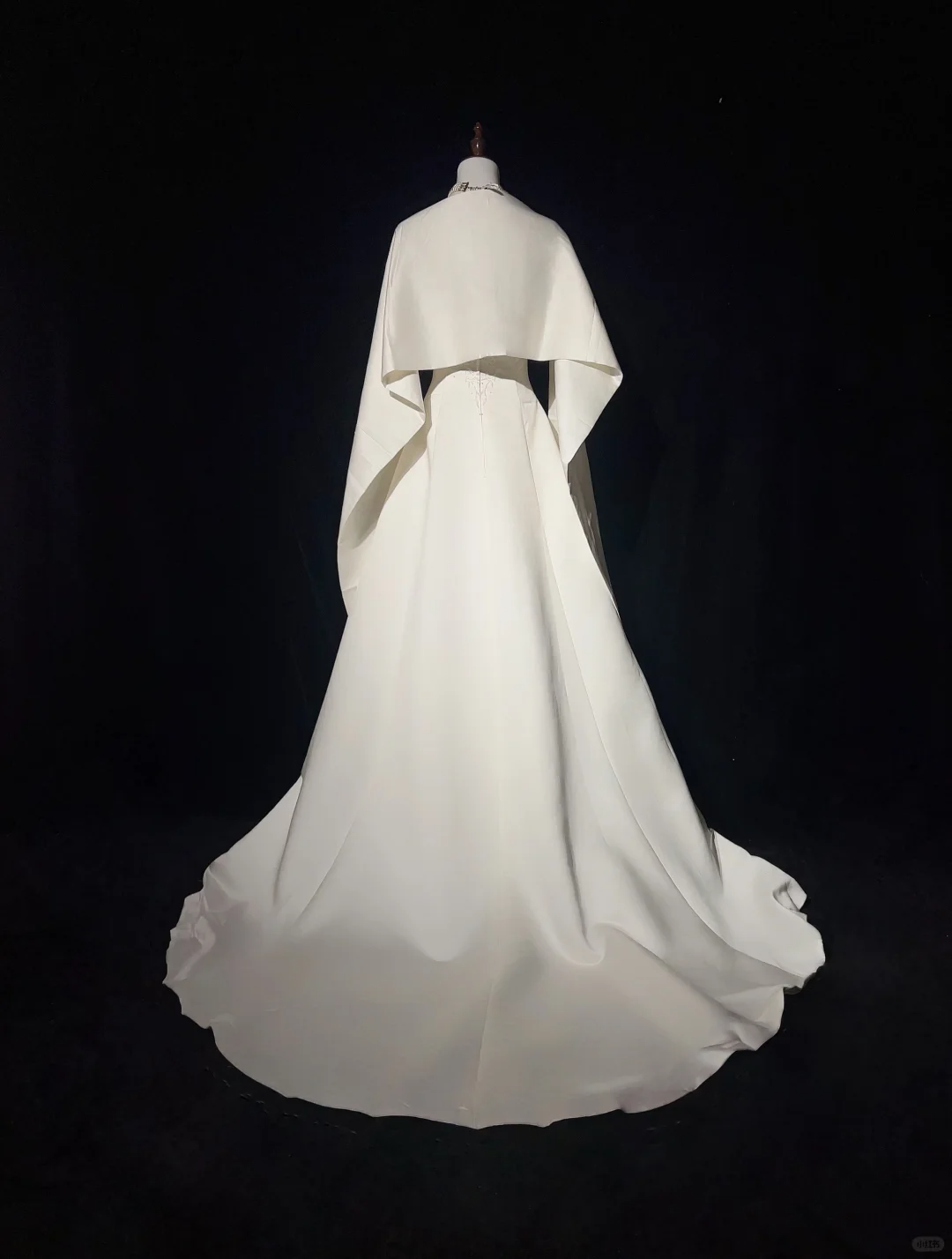 Classic Bridal Gown Ball Gown Strapless Satin White Wedding Dresses Minimalist Bridal Gowns DP1698