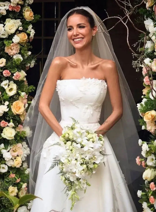 Hübsches Brautkleid Ballkleid Trägerlos Satin Weiß Lange Brautkleider Brautkleider DP1816