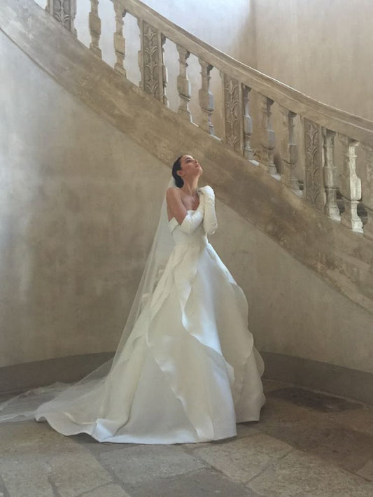 Hübsches Brautkleid Ballkleid Trägerloses Satin Weiß Lange Brautkleider Brautkleider Mit Handschuhen DP1821