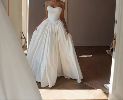 Hübsches Brautkleid Ballkleid Trägerlos Satin Weiß Lange Brautkleider Brautkleider DP1826