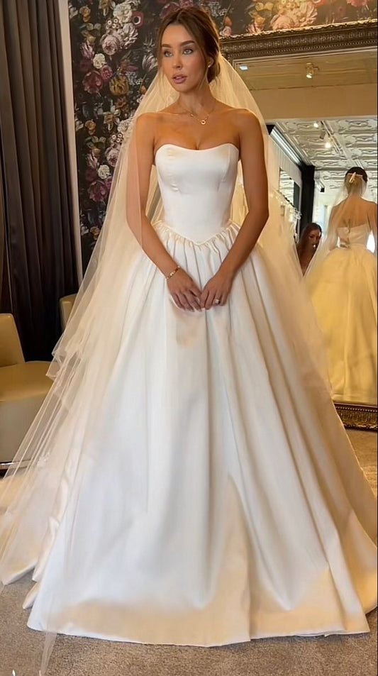 Hübsches Brautkleid Ballkleid Trägerlos Satin Weiß Lange Brautkleider Brautkleider DP1826