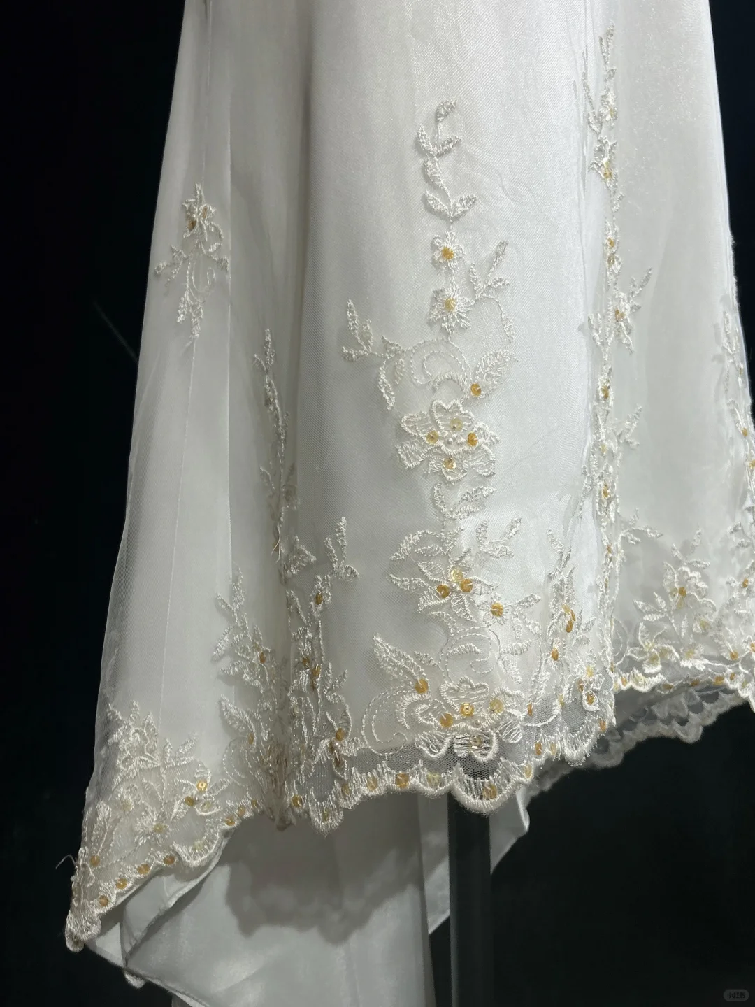 Hübsches Hochzeitskleid High Low Trägerlos Elfenbein Lange Brautkleider Brautkleider DP1836