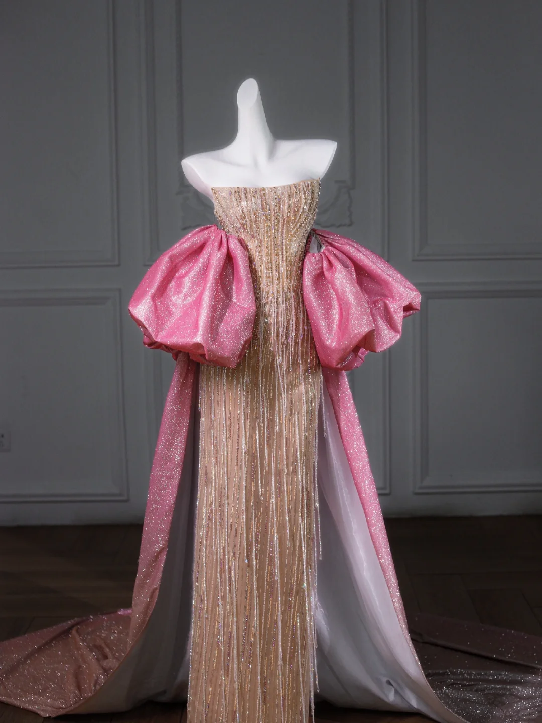 Hübsches Meerjungfrau-Kleid mit trägerlosen Pailletten und Perlen in Champagner, langes Ballkleid, Partykleid, Abschlusskleider DP1965
