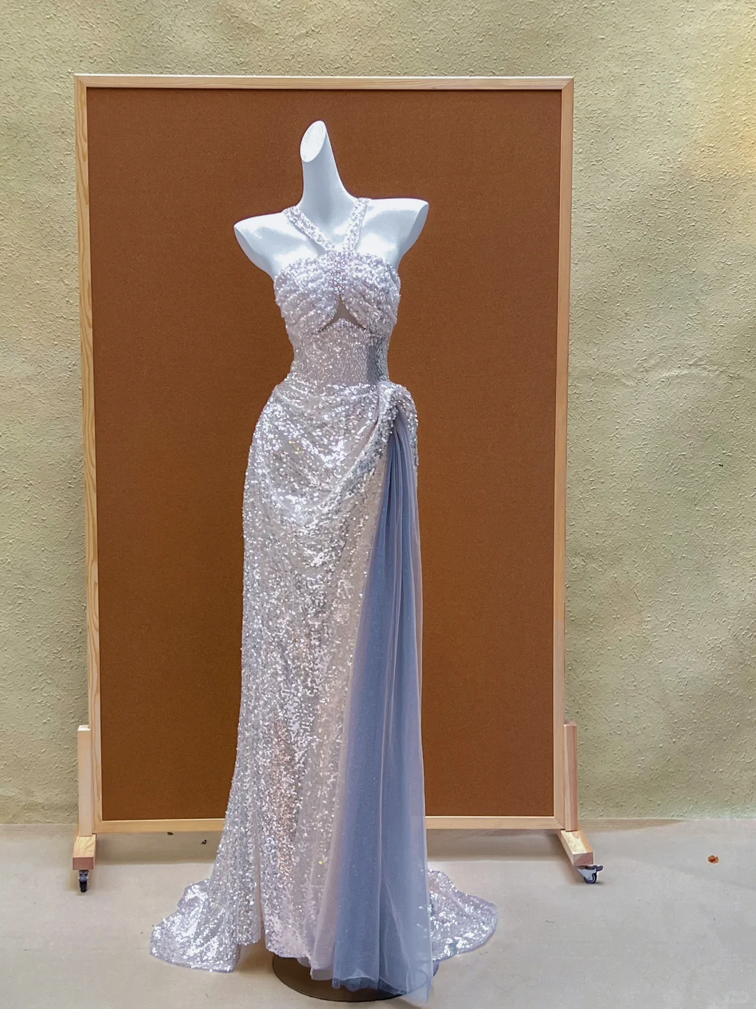 Wunderschöne Meerjungfrau Neckholder Silber Pailletten Langes Ballkleid Partykleid Abschlusskleider DP2001