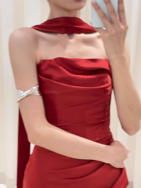 Hübsches Etuikleid, trägerlos, Burgunderrot, Satin, Ballkleid, formelle Sommerkleider für Hochzeitsgäste, Outfits für Hochzeitsgäste mit Schal, DP2258