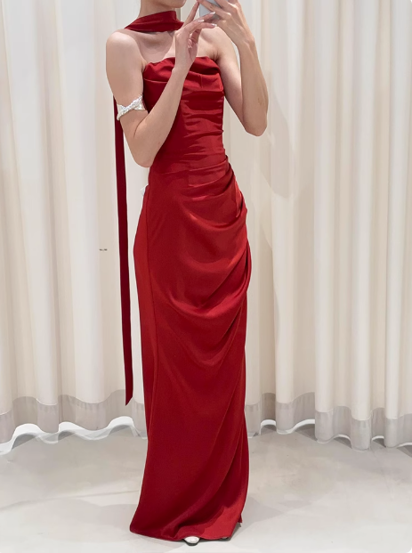 Hübsches Etuikleid, trägerlos, Burgunderrot, Satin, Ballkleid, formelle Sommerkleider für Hochzeitsgäste, Outfits für Hochzeitsgäste mit Schal, DP2258