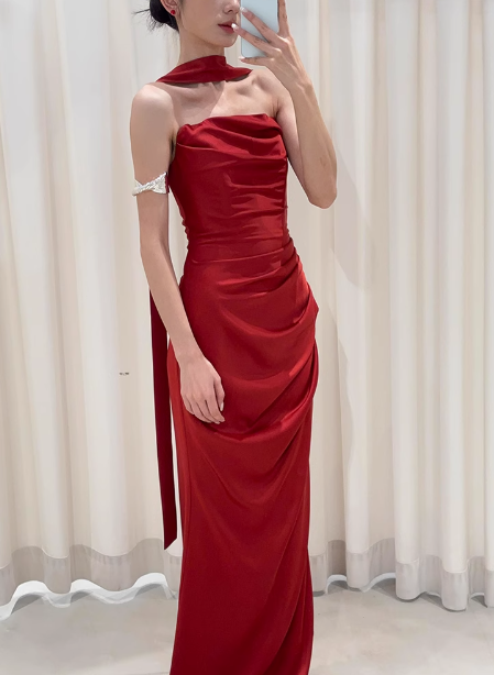 Hübsches Etuikleid, trägerlos, Burgunderrot, Satin, Ballkleid, formelle Sommerkleider für Hochzeitsgäste, Outfits für Hochzeitsgäste mit Schal, DP2258