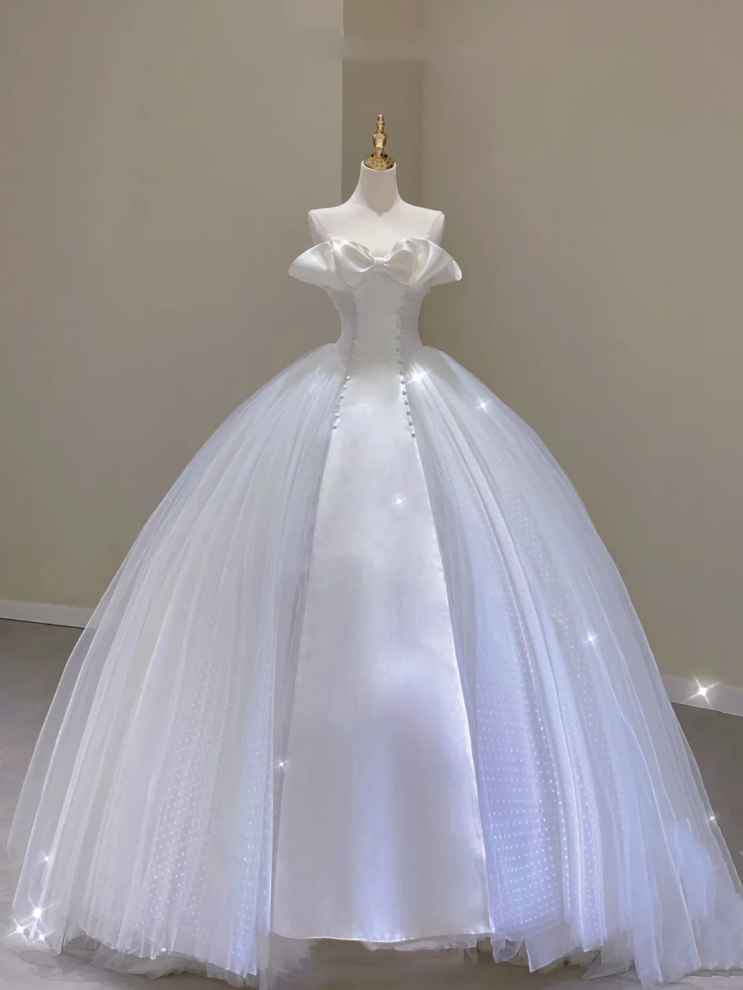 Einzigartige Ballkleid Trägerlosen Weißen Langen Satin Brautkleider Braut Kleid DP317