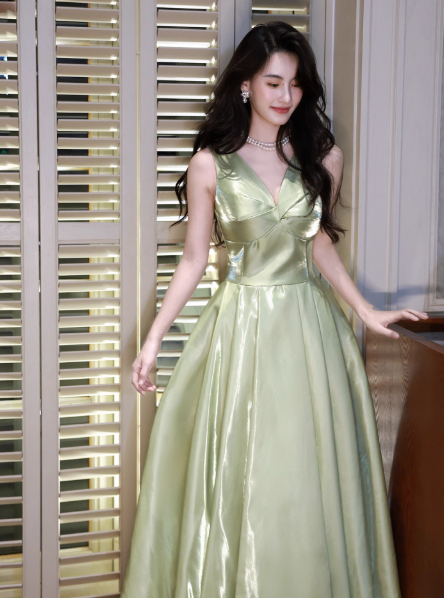 Gorgeous V-neck A-Line Long Prom Dresses Satin Sleeveless Formal Dresses Green Birthday Dresses DP3257