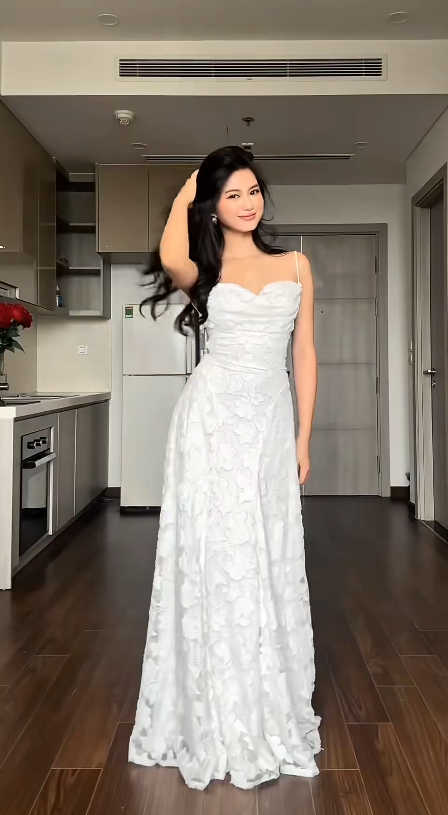 Elegant Spaghetti Strap Sheath Long Prom Dresses Applique White Evening Dress Backless Wedding Guest Dresses DP3684