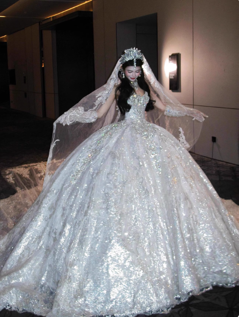 Luxury Sweetheart Neck Ball Gown Beaded Long Wedding Dresses Tulle White Bridal Dresses Sleeveless Bridal Gowns DP3697