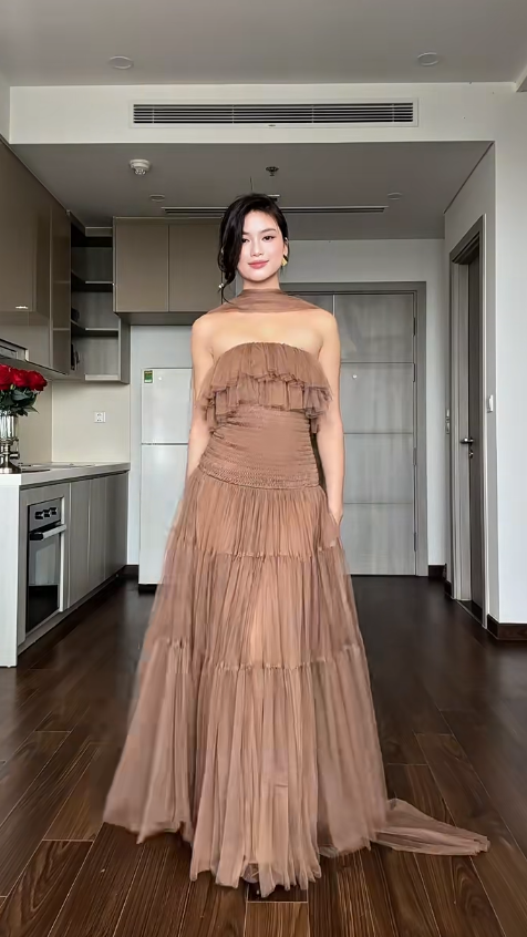 Chic Strapless Sheath Light Brown Long Prom Dresses Sleeveless Tulle Light Brown Wedding Guest Dresses DP3858
