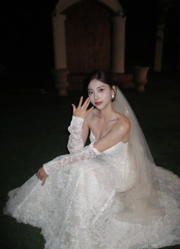 Modest Strapless  Sheath Lace Long Wedding Dresses White Bridal Gowns Sleeveless Bridal Dresses DP3869