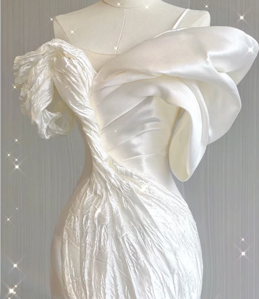 Zeitloses Meerjungfrau-Brautkleid mit schulterfreiem, weißem und kurzem Arm, DP439