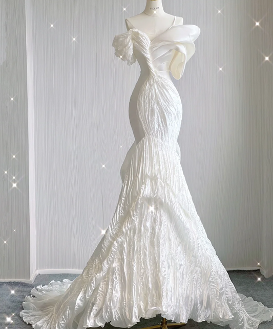 Zeitloses Meerjungfrau-Brautkleid mit schulterfreiem, weißem und kurzem Arm, DP439