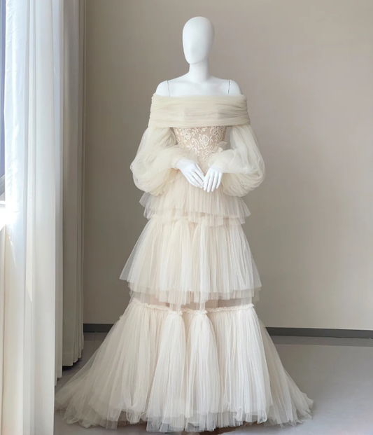Zeitloses Ballkleid aus schulterfreiem, langen Ärmeln, Tüll, Brautkleider, Brautkleid DP442
