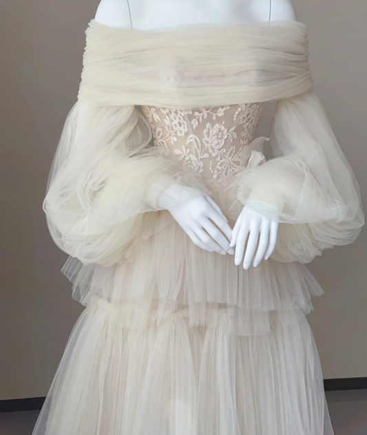 Zeitloses Ballkleid aus schulterfreiem, langen Ärmeln, Tüll, Brautkleider, Brautkleid DP442