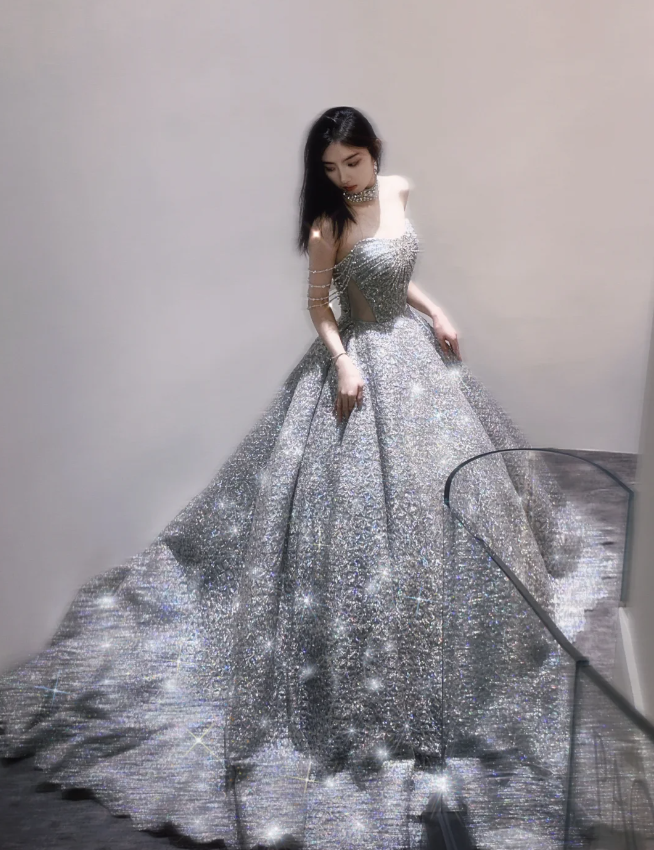 Hübsches Ballkleid Trägerloses Pailletten Langes Silbernes Ballkleid Funkelnde Abendkleider DP451