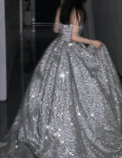 Hübsches Ballkleid Trägerloses Pailletten Langes Silbernes Ballkleid Funkelnde Abendkleider DP451