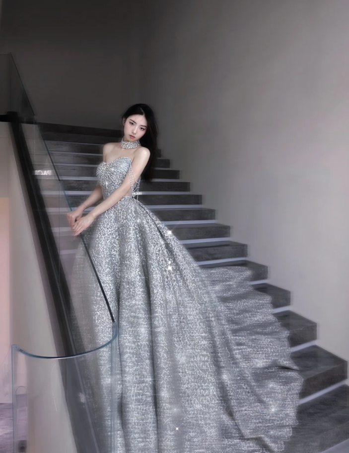 Hübsches Ballkleid Trägerloses Pailletten Langes Silbernes Ballkleid Funkelnde Abendkleider DP451
