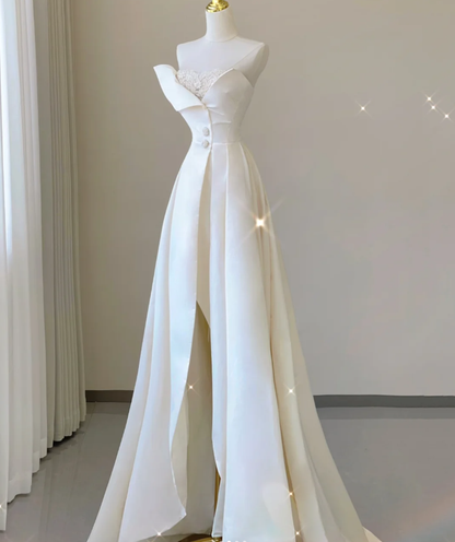Einzigartiges A-Linie Trägerloser Ausschnitt Satin Langes Brautkleid Weißes Brautkleid DP459