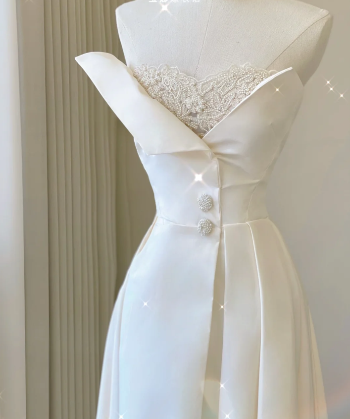Einzigartiges A-Linie Trägerloser Ausschnitt Satin Langes Brautkleid Weißes Brautkleid DP459