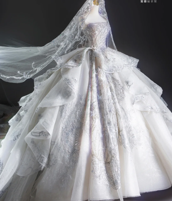 Zeitloses Ballkleid Trägerloses Pailletten Weiß Langes Brautkleid Brautkleid DP460