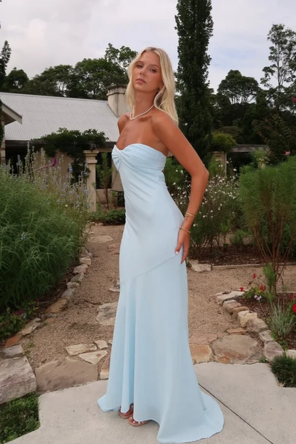 Edles babyblaues trägerloses Sweetheart-Sommer-Ballkleid Abschlusskleid DP477