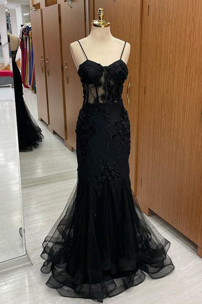 Edles schwarzes langes Ballkleid mit herzförmigem Ausschnitt, Meerjungfrau-Ausschnitt und Tüllapplikationen DP484