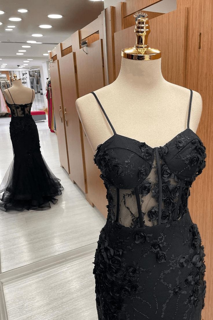 Edles schwarzes langes Ballkleid mit herzförmigem Ausschnitt, Meerjungfrau-Ausschnitt und Tüllapplikationen DP484