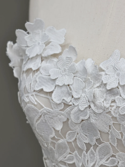 Unique Bridal Gown Ball Gown Strapless White Lace Wedding Dresses Bridal Gowns DP643