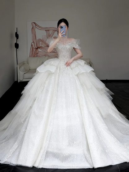 Robe de mariée de luxe à épaules dénudées et manches courtes, robe de mariée à paillettes avec traîne DP646
