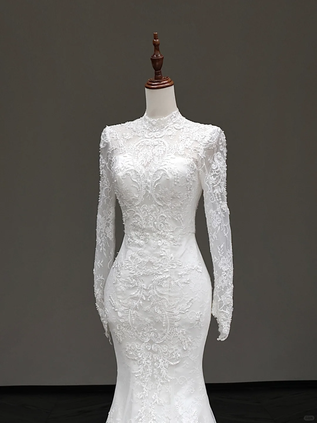 Robe de mariée sirène vintage, décolleté haut, manches longues, dentelle, élégante, blanche, DP652