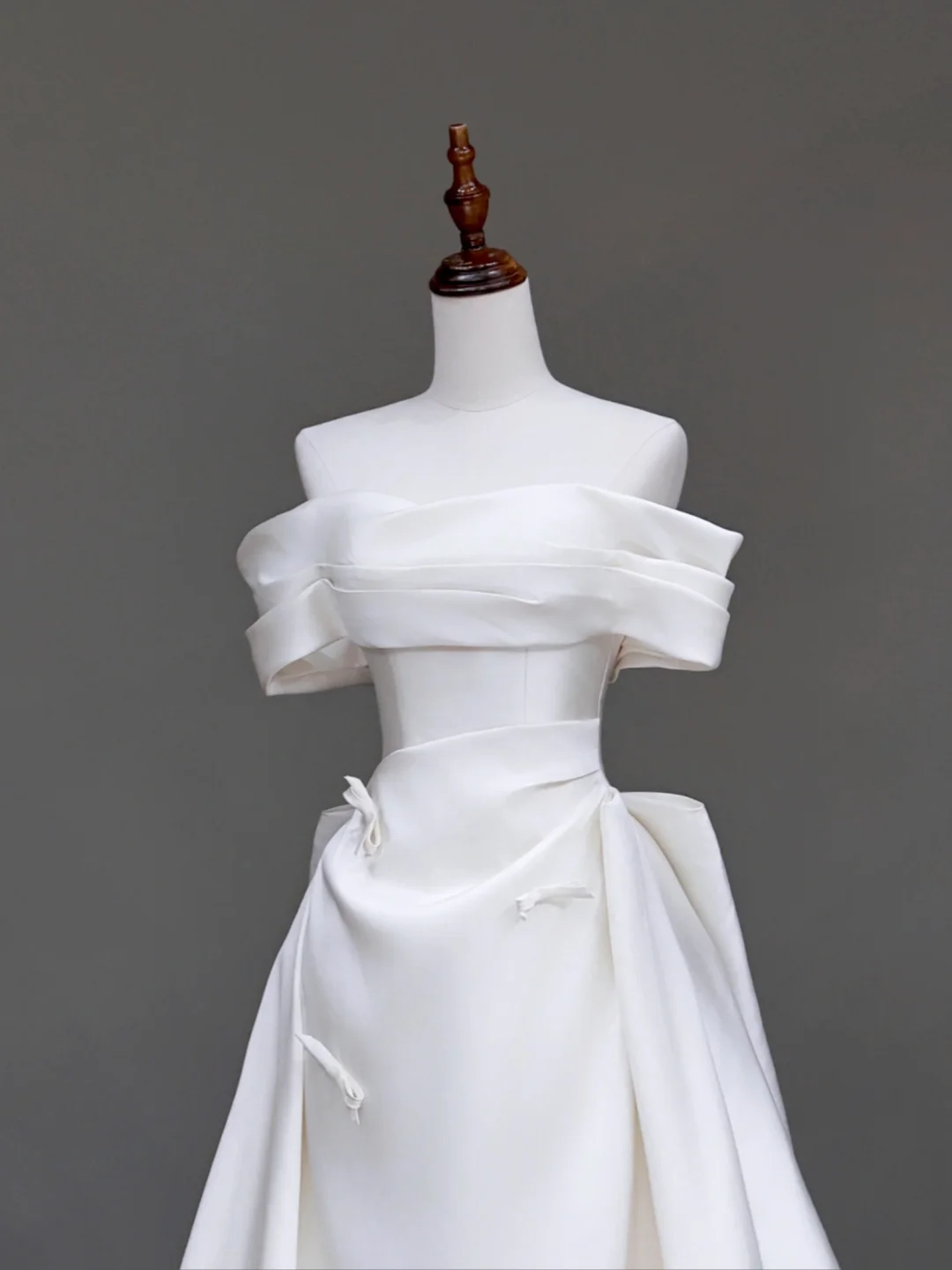 Unique Bridal Gown Ball Gown Off The Shoulder White Satin Wedding Dresses Bridal Gowns DP715