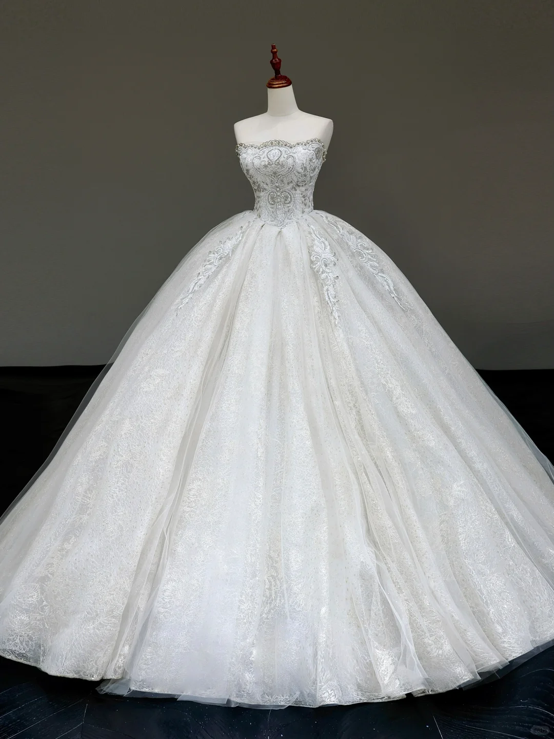 Princess Bridal Gown Ball Gown Strapless Sequin White Beads Wedding Dresses Bridal Gowns DP825