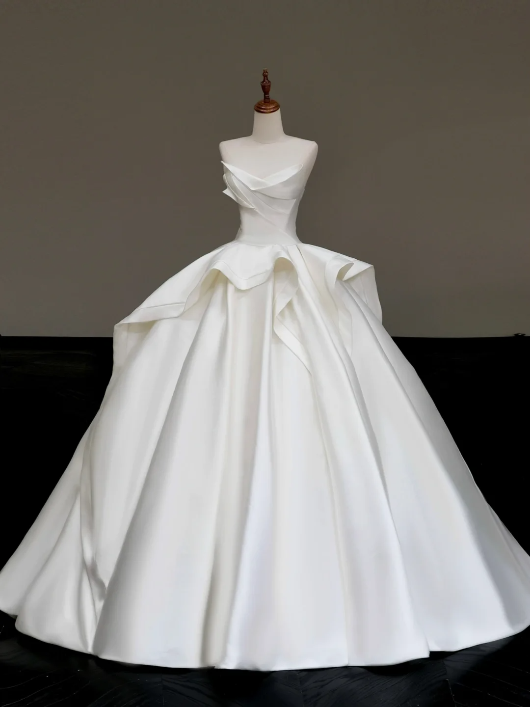 Timeless Bridal Gown Ball Gown Sweetheart White Satin Wedding Dresses Bridal Gowns DP833