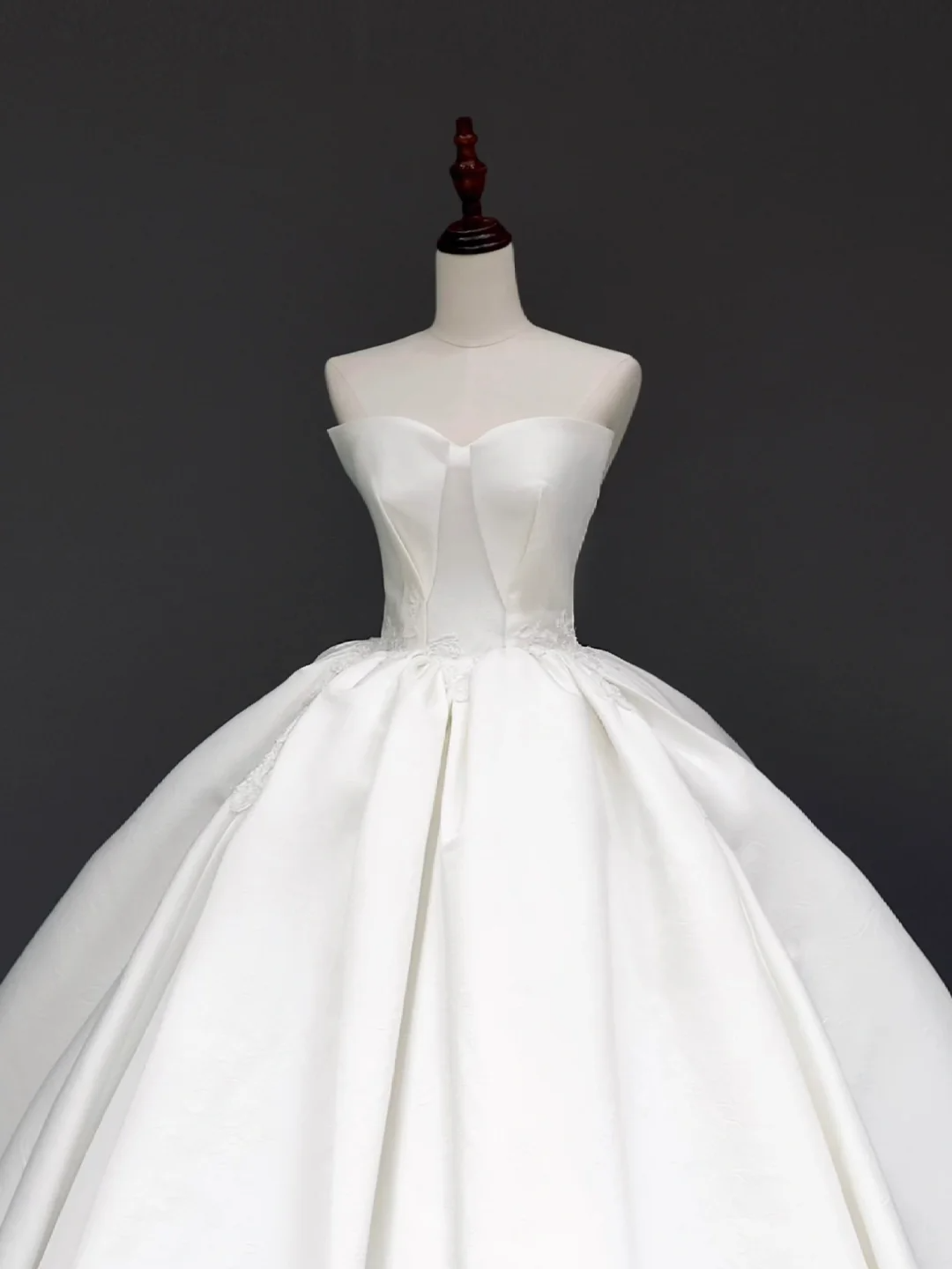 Timeless Bridal Gown Ball Gown Sweetheart White Satin Wedding Dresses Bridal Gowns DP846