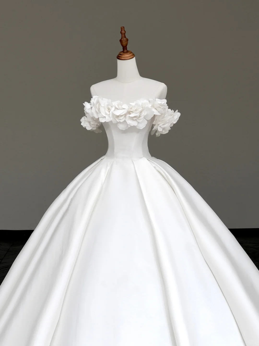 Prinzessin Brautkleid Ballkleid aus der Schulter weiß Satin Brautkleider Winter Brautkleider DP869