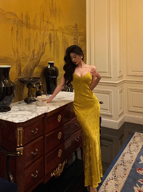 Hübsches Meerjungfrau-Spaghettiträger-Kleid aus gelbem Satin zum 18. Geburtstag, Party- und Geburtstags-Outfits für Damen, DP0169
