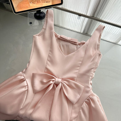 Süßes A-Linien-Quadrat-Satin-Rosa-Freizeitkleid Sommer-Outfits Kurze Urlaubskleider DP1407