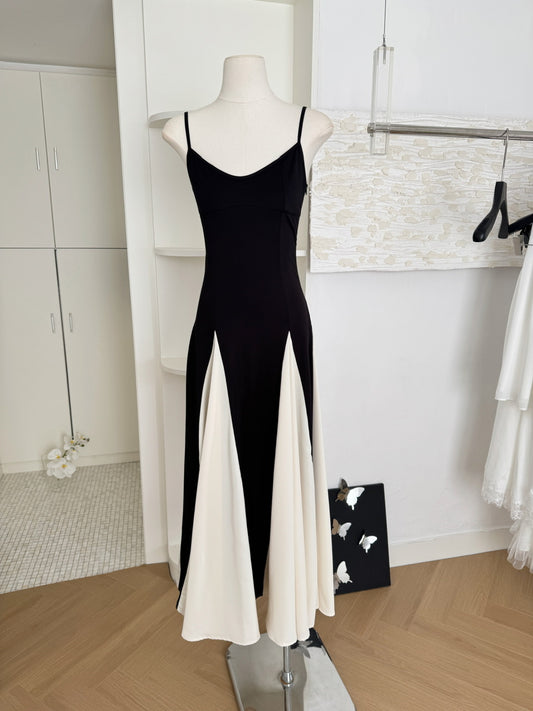 Sexy A-Linie Spaghettiträger Schwarzes Midi-Sommerkleid Urlaubsparty Schwarze Geburtstags-Outfits für Frauen DP0149