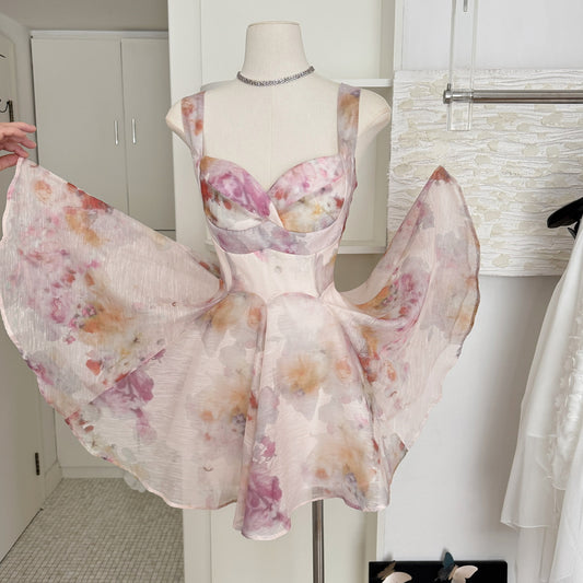 Süßes A-Linien-Trägerkleid mit Blumenmuster in Rosa, kurzes Sommerkleid, Urlaubsparty, Geburtstags-Outfits DP0138