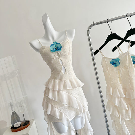 Süßes Etuikleid mit Spaghettiträgern, elfenbeinfarben, Rüschen, Freizeitkleid, Sommer-Outfits, kurze Urlaubskleider, DP1408