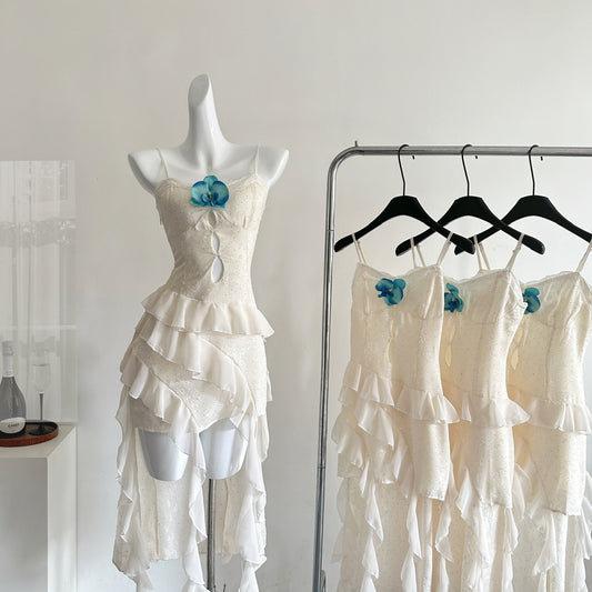 Süßes Etuikleid mit Spaghettiträgern, elfenbeinfarben, Rüschen, Freizeitkleid, Sommer-Outfits, kurze Urlaubskleider, DP1408