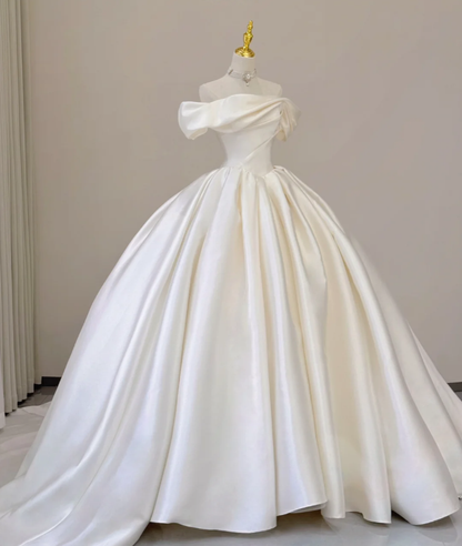 Elegantes Ballkleid aus Satin mit Schulterdekolletee, weiße Brautkleider P0002